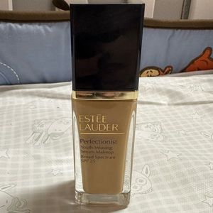 Estēe Lauder Perfectionist Foundation